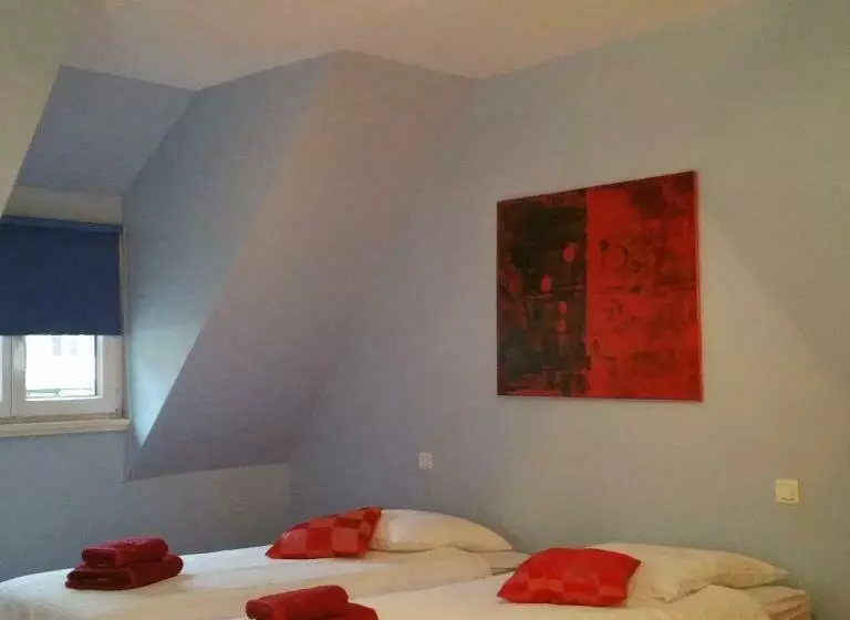 ペンション Chambres Touristiques La Cour Des Hôtes