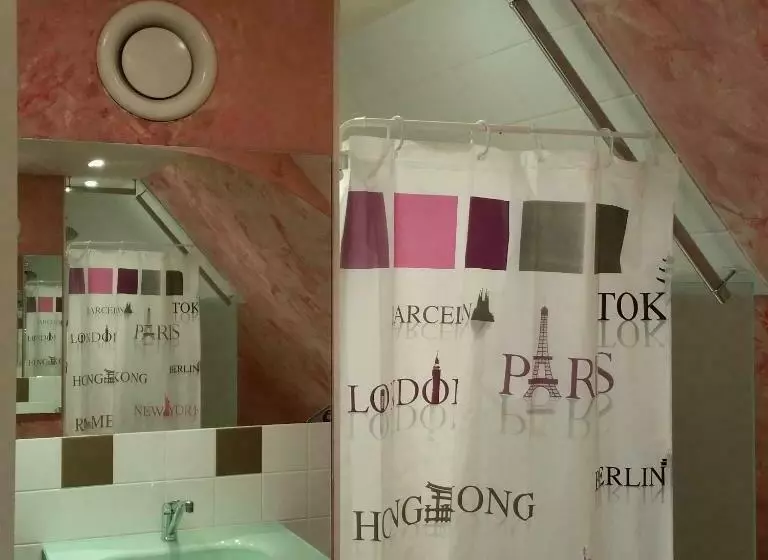 ペンション Chambres Touristiques La Cour Des Hôtes