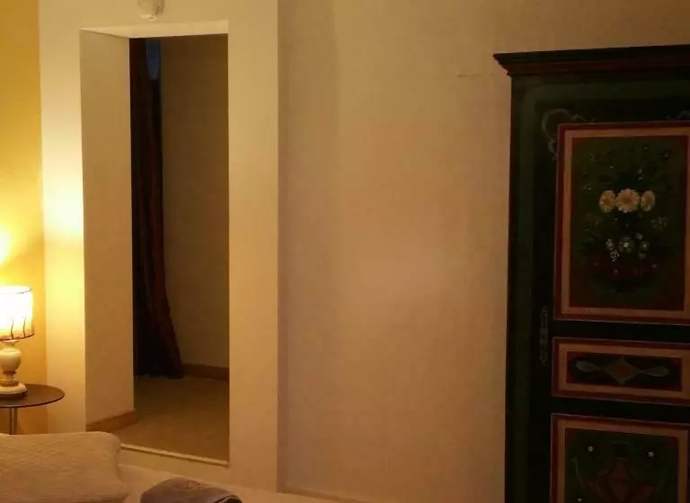 ペンション Chambres Touristiques La Cour Des Hôtes