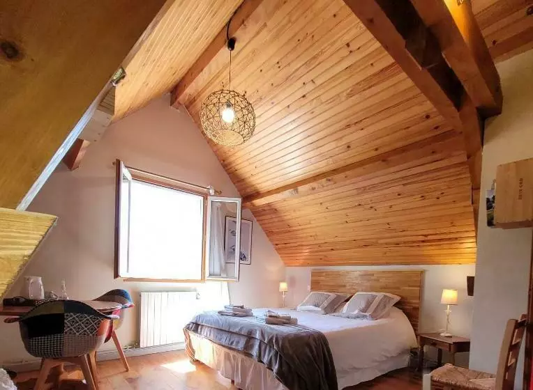 تختخواب و صبحانه Chambres D Hãƒâ´tes Eslias