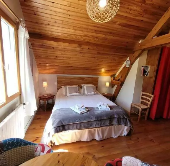 تختخواب و صبحانه Chambres D Hãƒâ´tes Eslias