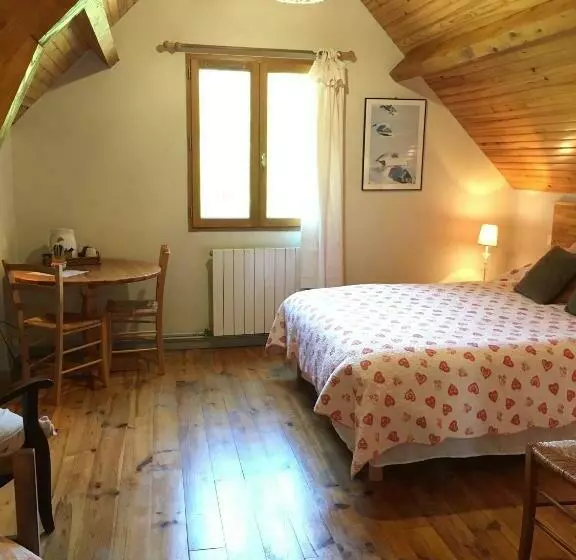 تختخواب و صبحانه Chambres D Hãƒâ´tes Eslias