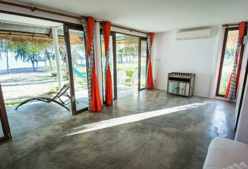 Bed and Breakfast Mumsa Beach Resort & Restaurant