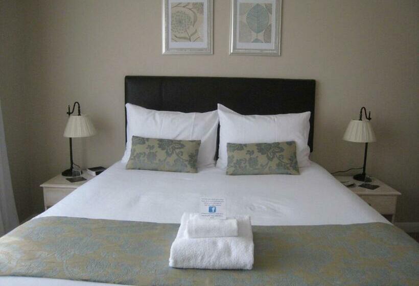 مبيت وإفطار Oak Tree Lodge & Holiday Parking