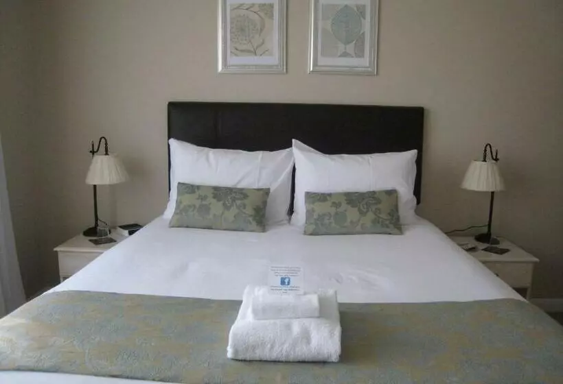 ベッドアンドブレックファースト Oak Tree Lodge & Holiday Parking