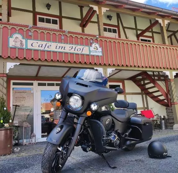 Pensão Café Im Hof  Bed & Breakfast