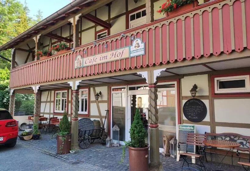 Pensão Café Im Hof  Bed & Breakfast