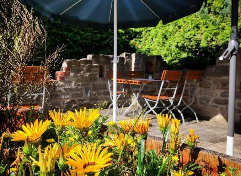 Pensão Café Im Hof  Bed & Breakfast