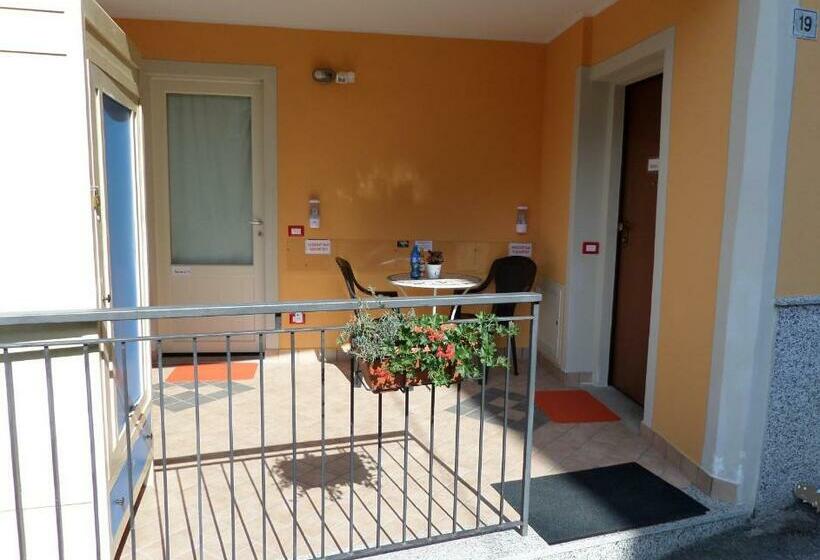 פנסיון Guesthouse Serena