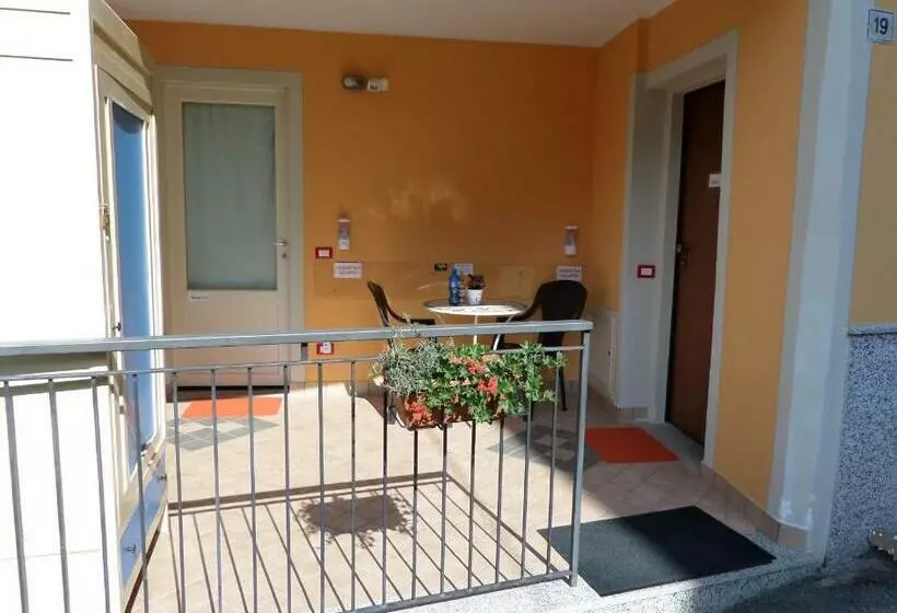 پانسیون Guesthouse Serena