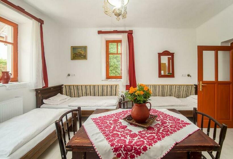 ペンション Kék Túra Vendégház