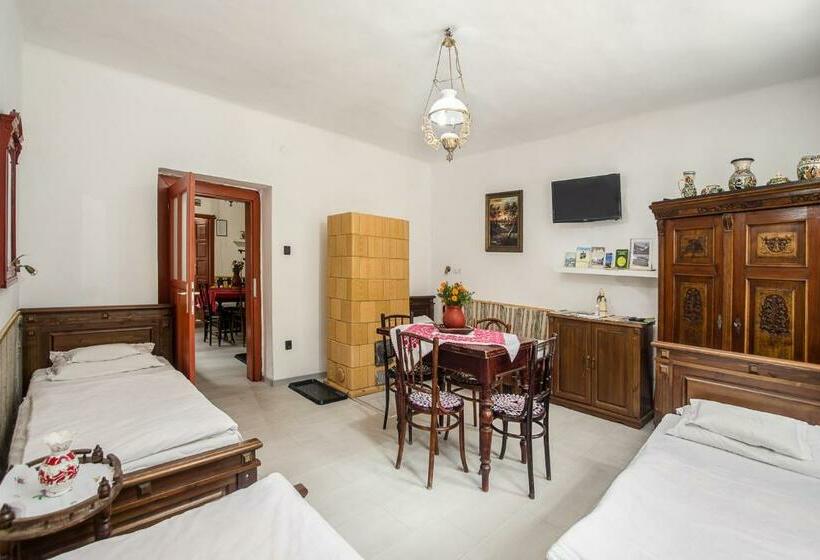 ペンション Kék Túra Vendégház