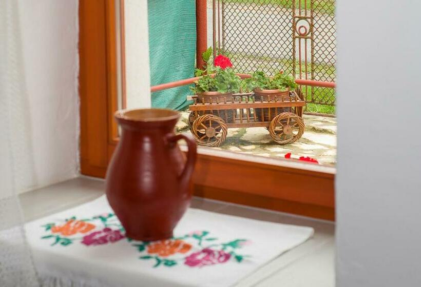 ペンション Kék Túra Vendégház