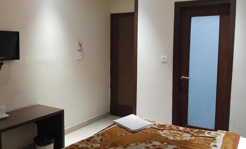 בית מלון כפרי Megha Palace