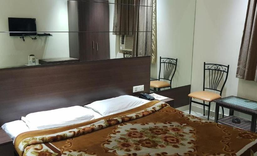 בית מלון כפרי Megha Palace