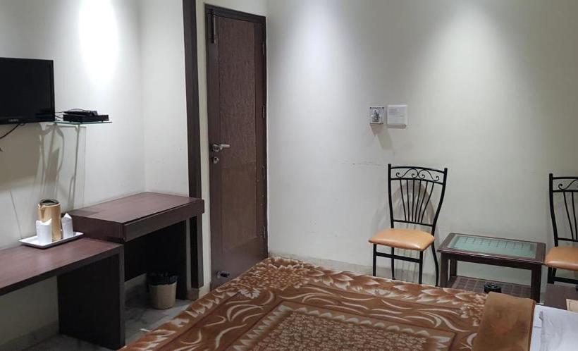 בית מלון כפרי Megha Palace