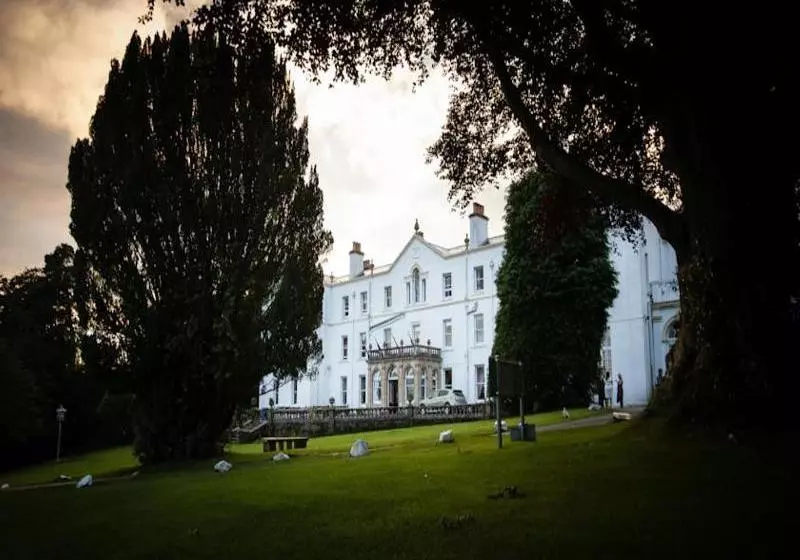 Отель Court Colman Manor