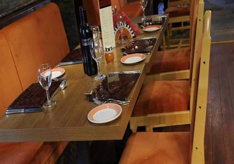 Отель Court Colman Manor