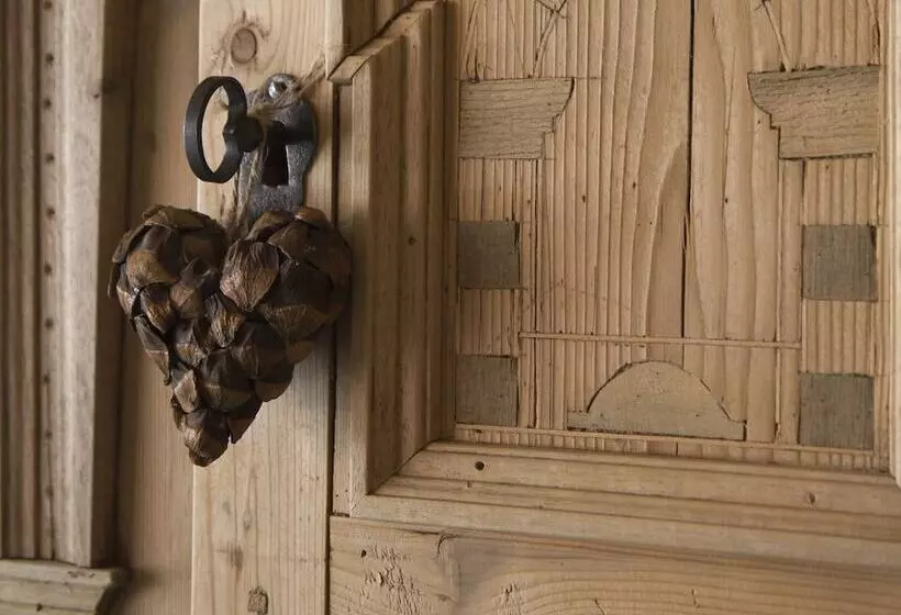 Отель Crusch Alba Zernez