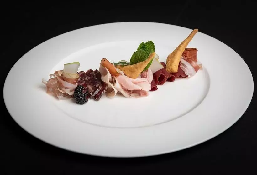 Отель Crusch Alba Zernez