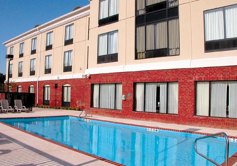 فندق Holiday Inn Express & Suites Tupelo, An Ihg