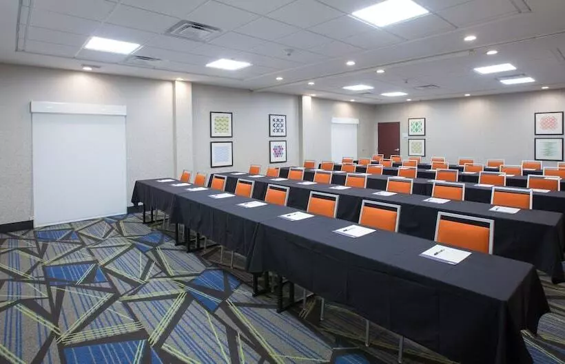 호텔 Holiday Inn Express & Suites Tupelo, An Ihg