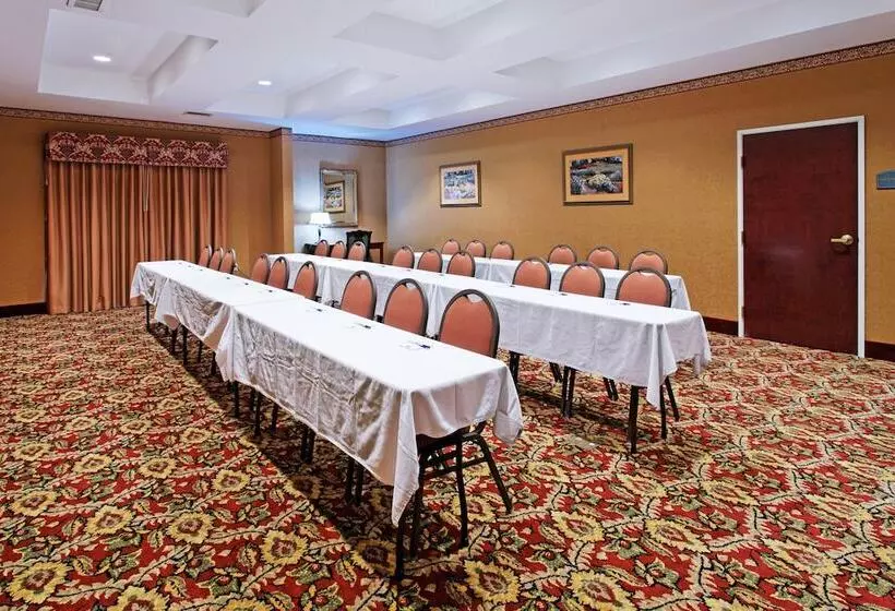 호텔 Holiday Inn Express & Suites Tupelo, An Ihg