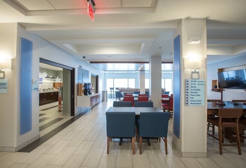 فندق Holiday Inn Express & Suites Tupelo, An Ihg