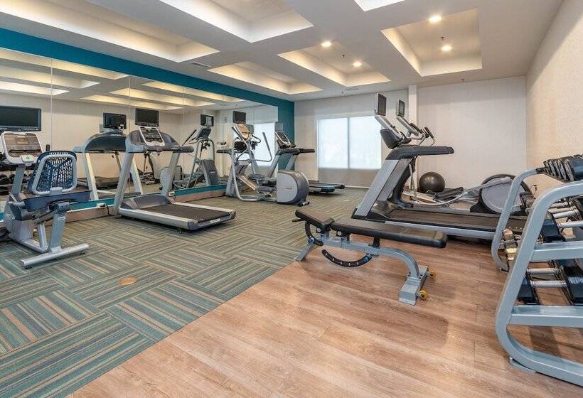 فندق Holiday Inn Express & Suites Tupelo, An Ihg