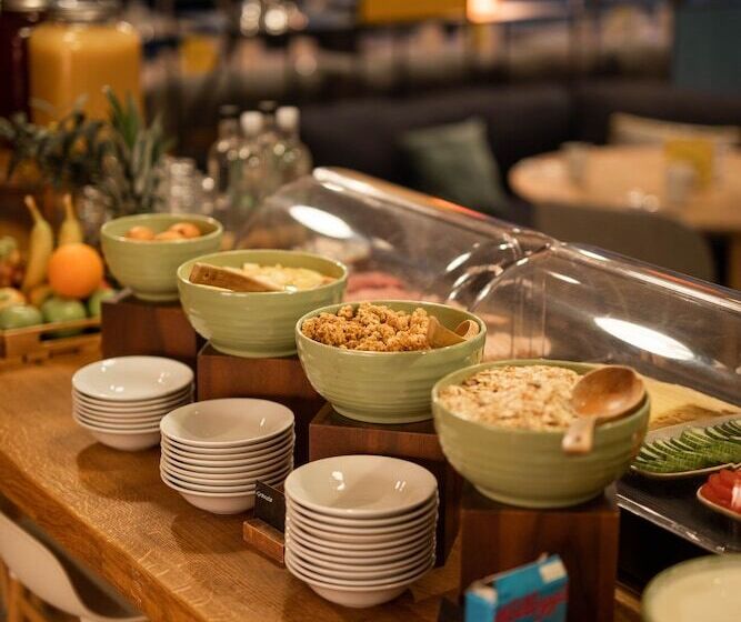 בית מלון כפרי Holiday Inn London   Whitechapel, An Ihg