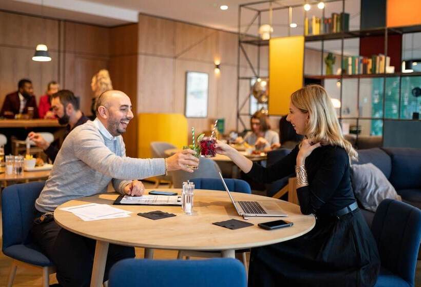 בית מלון כפרי Holiday Inn London   Whitechapel, An Ihg