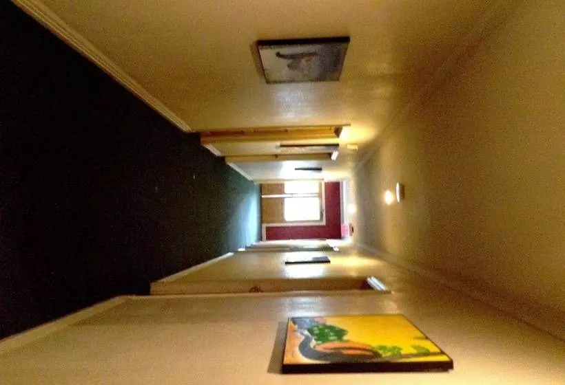 هتل Sadie Thompson Inn