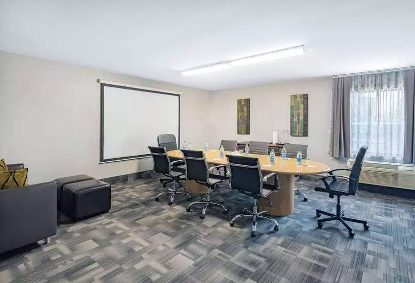 酒店 Travelodge By Wyndham Miramichi New Brunswick