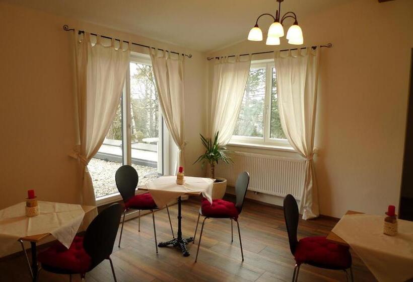 مبيت وإفطار Pension Marillenhof