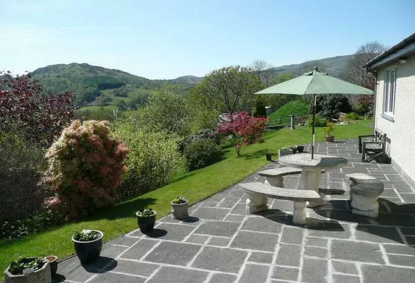 تختخواب و صبحانه Heulwen Guest House