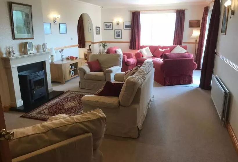 تختخواب و صبحانه Heulwen Guest House