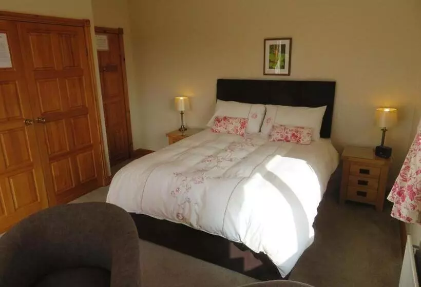 تختخواب و صبحانه Heulwen Guest House