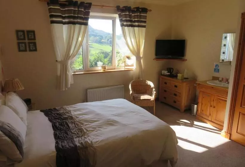 تختخواب و صبحانه Heulwen Guest House
