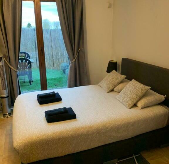 Pensió Guest House Time To Escape