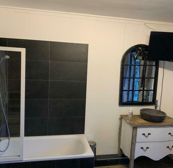 Pensió Guest House Time To Escape