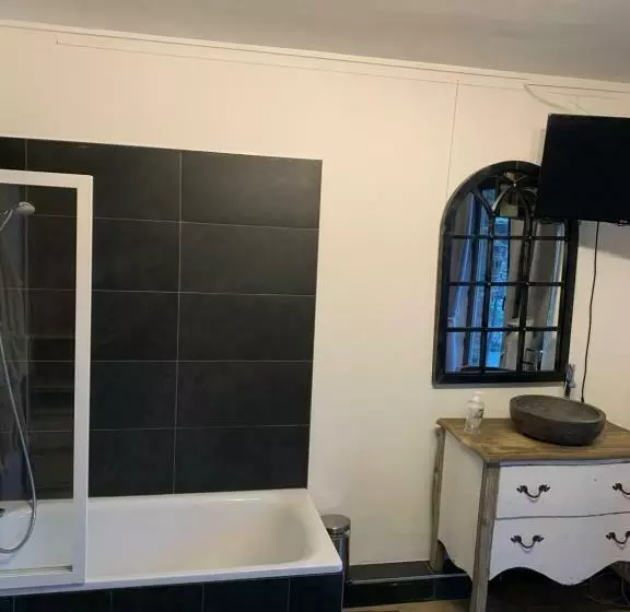 Majatalo Guest House Time To Escape