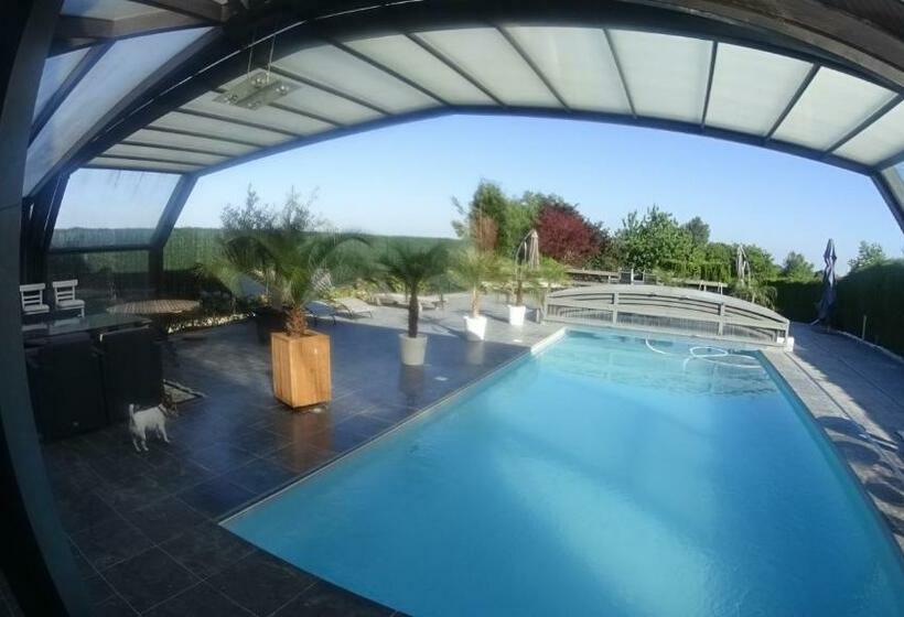 Pensió Guest House Time To Escape