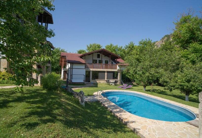 ペンション Neda S House