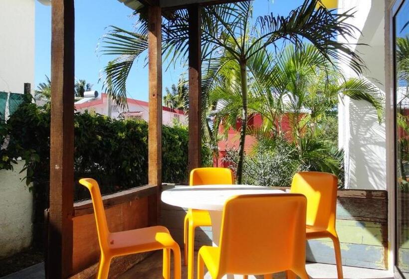 تختخواب و صبحانه Colibri Beach Villas