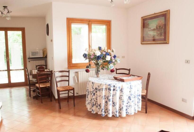 تختخواب و صبحانه La Casa Dei Boschi