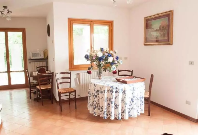 تختخواب و صبحانه La Casa Dei Boschi