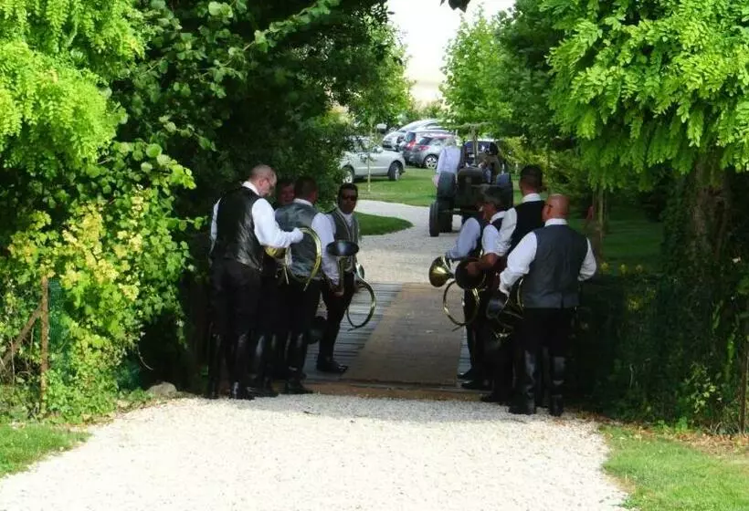 Aamiaismajoitus (B&B) Le Château De Mon Père