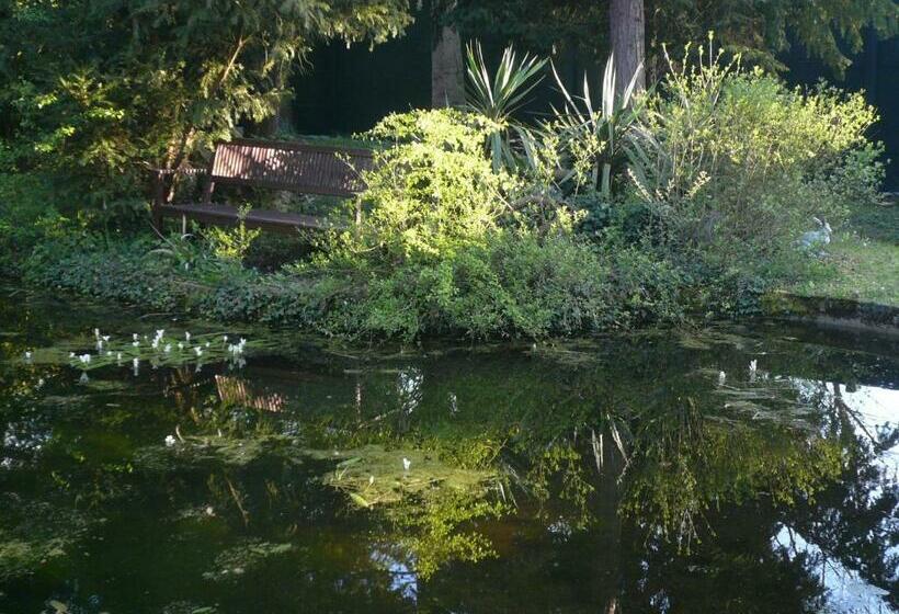 تختخواب و صبحانه La Pluie De Roses