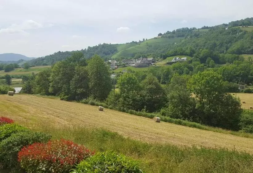 Aamiaismajoitus (B&B) Maison D Hôtes Les 3 Baudets