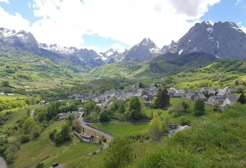 Aamiaismajoitus (B&B) Maison D Hôtes Les 3 Baudets